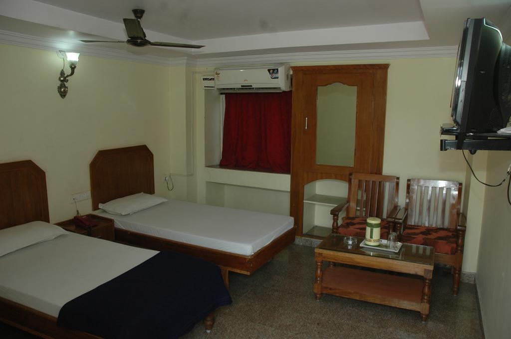 Hotel Vijayabhanu 维沙卡帕特南 外观 照片
